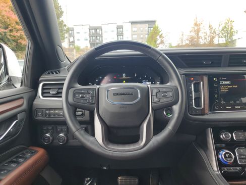 Used 2024 GMC Yukon XL Denali Ultimate image 15