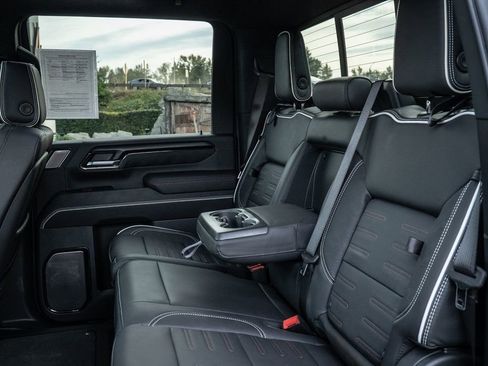 Used 2025 GMC Sierra 2500 AT4X image 12