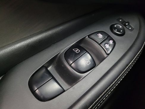 Used 2017 Nissan Murano SV image 27