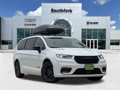 New 2025 Chrysler Pacifica Select w/ Fav Edition Package