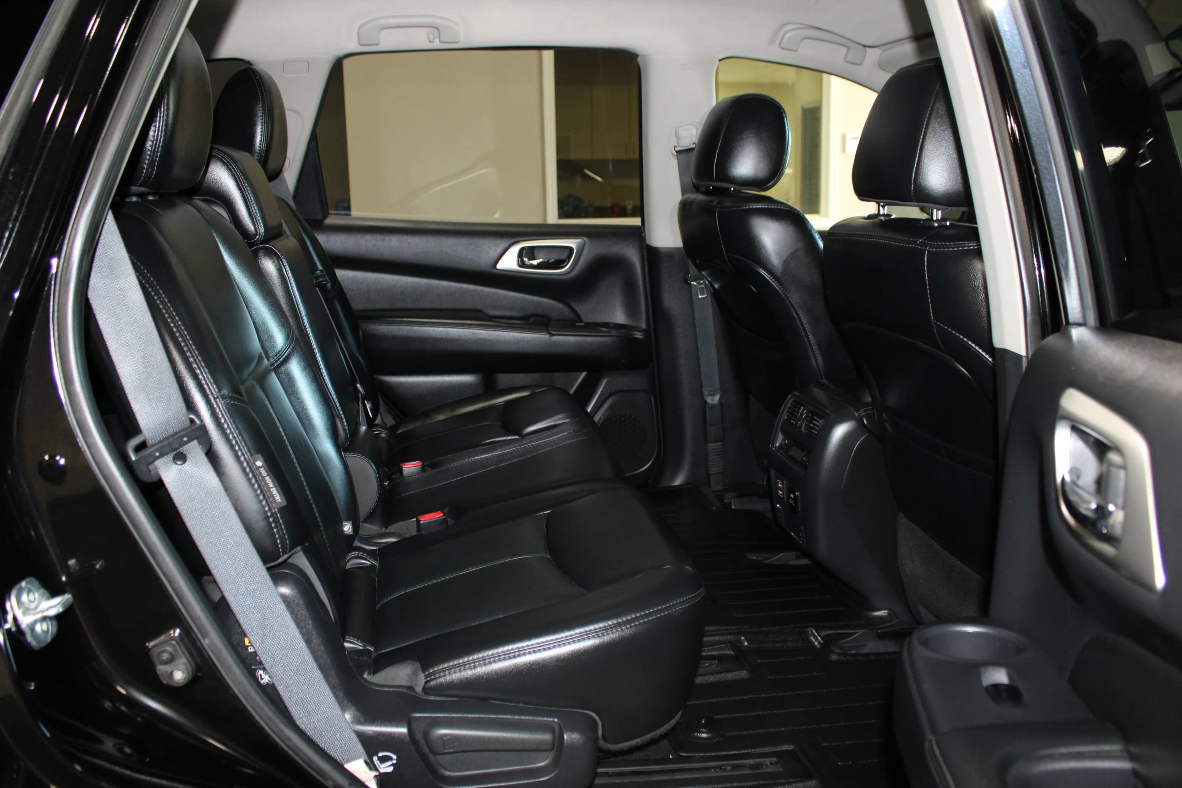 Used 2018 Nissan Pathfinder SL w/ Cargo Package FWD image 32