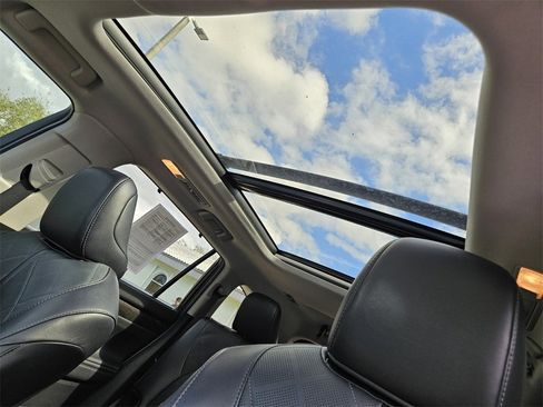 Used 2022 Toyota Highlander Platinum image 4