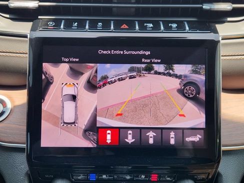 Used 2025 Jeep Grand Cherokee Summit AWD/4WD image 13