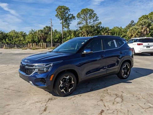 Certified 2024 Kia Seltos EX image 5