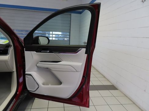 Used 2024 GMC Acadia Denali image 29