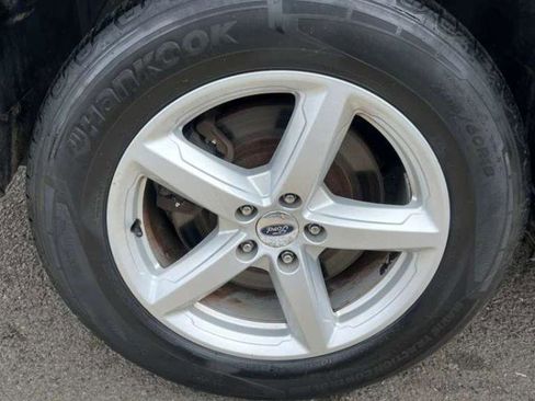 Used 2016 Ford Explorer XLT w/ Equipment Group 202A image 12