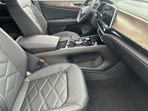 New 2026 Volkswagen Atlas SE FWD image 8