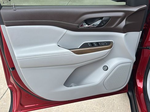 Used 2023 GMC Acadia SLE w/ Driver Convenience Package image 25