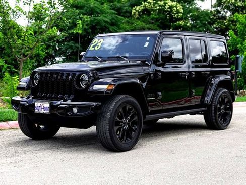 Used 2023 Jeep Wrangler Unlimited Sahara AWD/4WD image 11