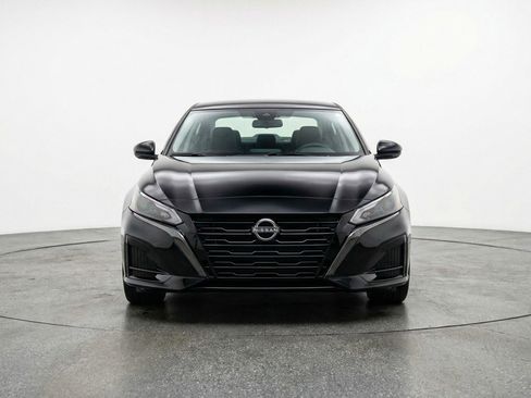 Used 2025 Nissan Altima 2.5 SV image 2