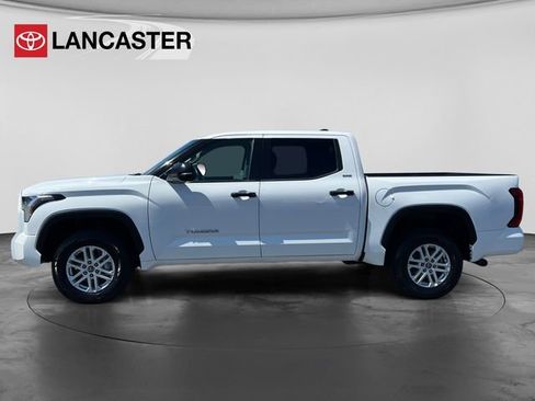 Used 2022 Toyota Tundra SR5 w/ SR5 Convenience Package AWD/4WD image 4