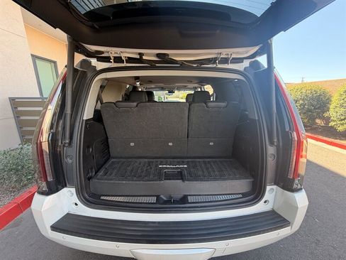 Used 2019 Cadillac Escalade Luxury AWD/4WD image 34