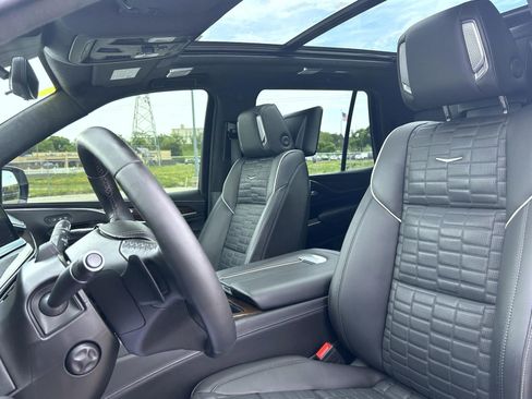 Certified 2024 Cadillac Escalade Sport Platinum AWD/4WD image 17