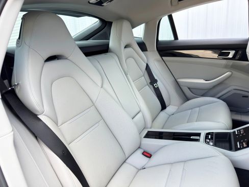 Used 2023 Porsche Panamera 4S w/ Sportdesign Package image 43