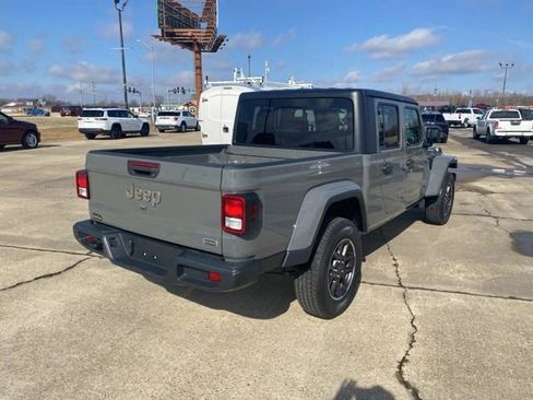 Used 2023 Jeep Gladiator Overland image 6