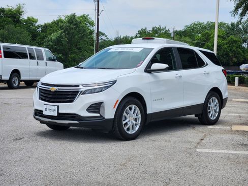Used 2024 Chevrolet Equinox LT FWD image 2