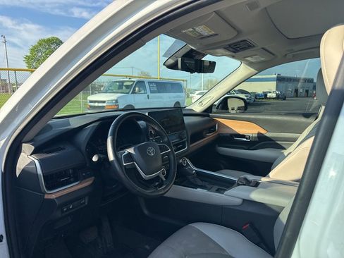 Certified 2024 Toyota Grand Highlander AWD image 8
