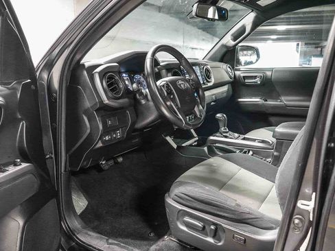 Used 2021 Toyota Tacoma TRD Off-Road image 19