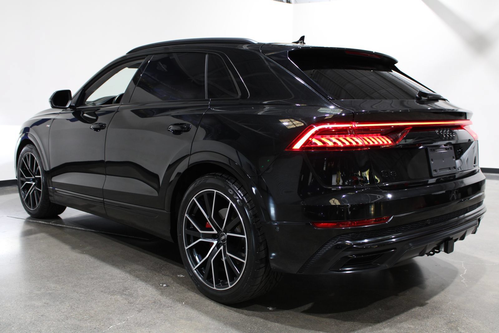 Used 2023 Audi Q8 Prestige w/ Prestige Package AWD/4WD image 6