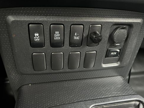 Used 2010 Toyota FJ Cruiser 4WD image 10