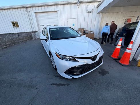 Used 2020 Toyota Camry LE image 7