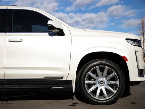 Used 2021 Cadillac Escalade ESV Premium Luxury Platinum image 15