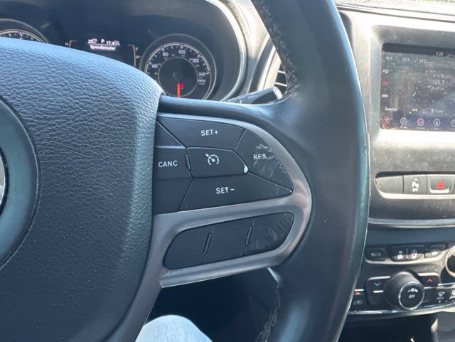 Used 2019 Jeep Cherokee Latitude Plus w/ Cold Weather Group FWD image 19