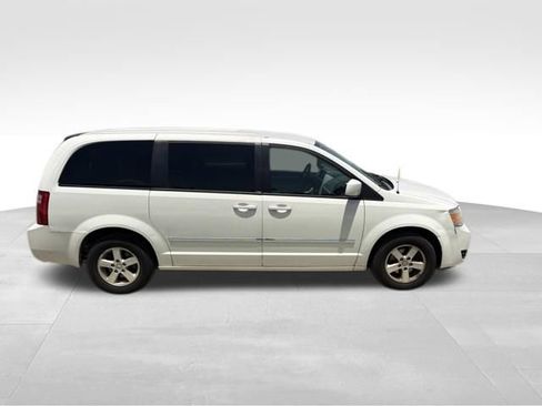 Used 2008 Dodge Grand Caravan SXT FWD image 2