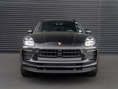 Certified 2023 Porsche Macan AWD/4WD image 26