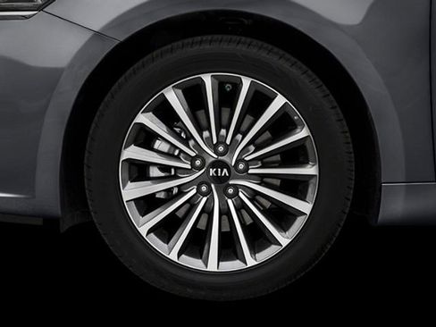 Used 2018 Kia Cadenza Premium w/ Luxury Package FWD image 11