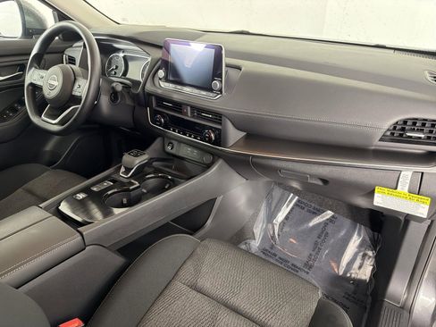 Used 2024 Nissan Rogue SV image 32