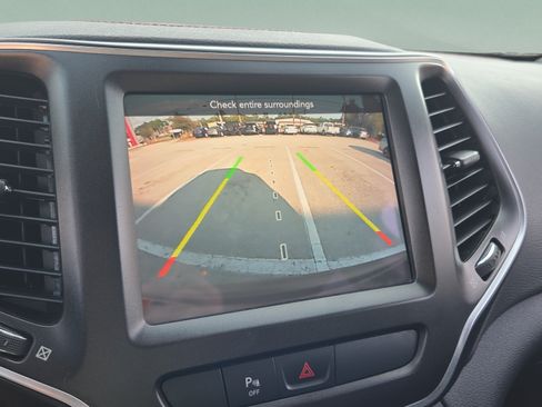 Used 2020 Jeep Cherokee Trailhawk w/ Cold Weather Group AWD/4WD image 18