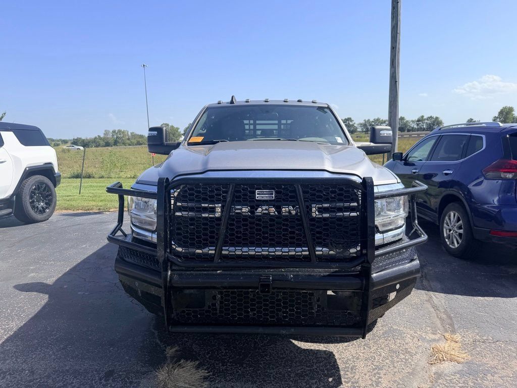 Used 2024 RAM 3500 Tradesman w/ Chrome Appearance Group AWD/4WD image 2