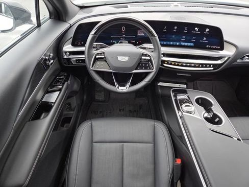 Used 2024 Cadillac Lyriq Sport image 33