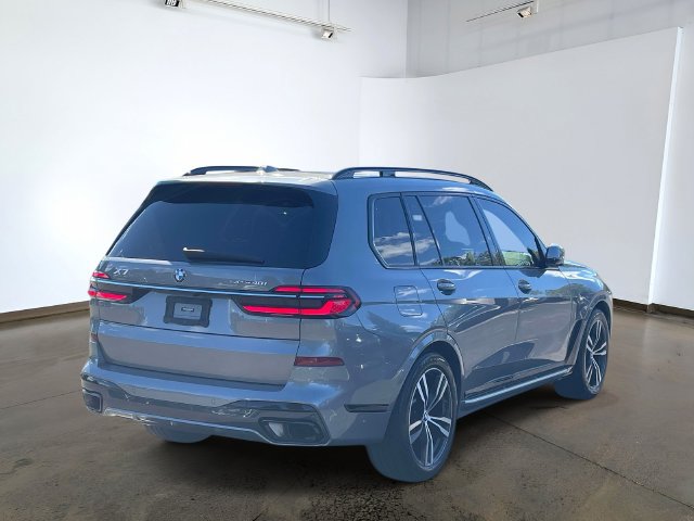 Used 2023 BMW X7 xDrive40i w/ M Sport Package AWD/4WD image 4