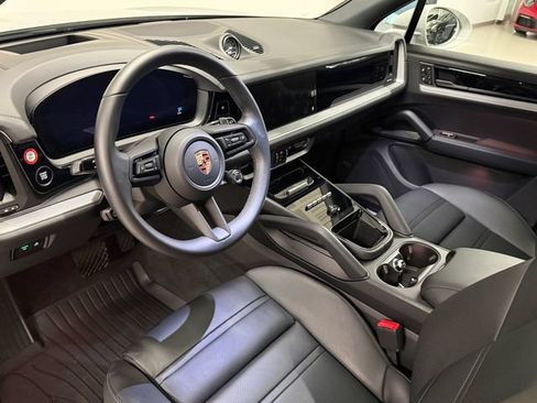 Certified 2026 Porsche Cayenne E-Hybrid AWD/4WD image 4