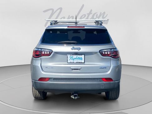 Used 2024 Jeep Compass Latitude w/ Convenience Group AWD/4WD image 4