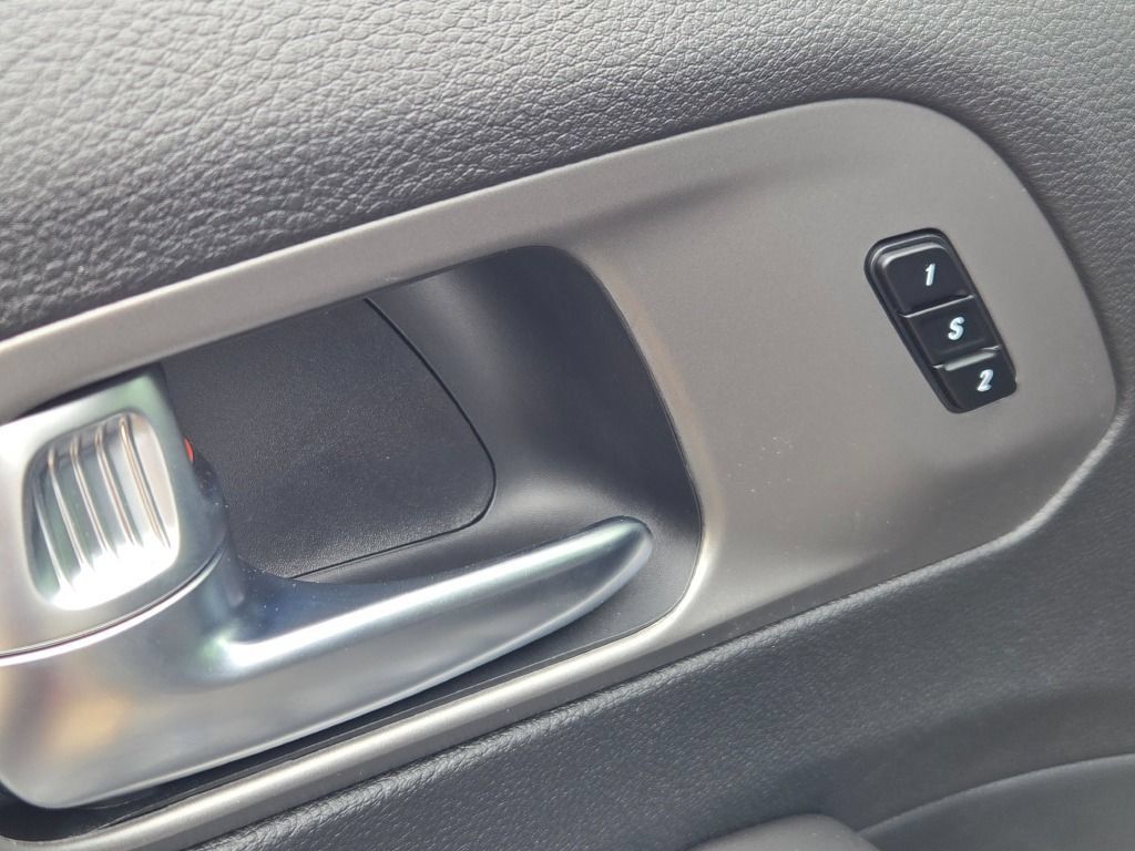 New 2027 Chrysler Pacifica Select FWD image 36