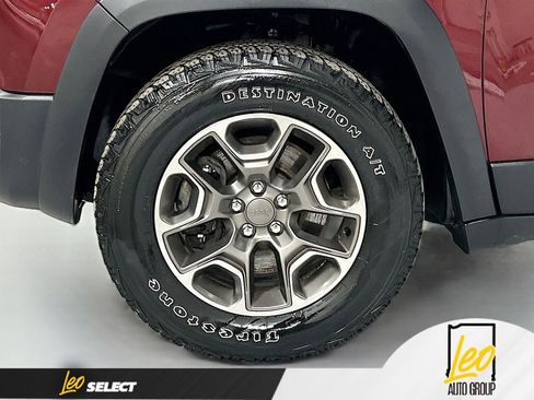 Used 2020 Jeep Cherokee Trailhawk w/ Cold Weather Group image 30