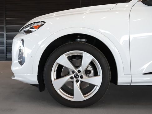 Certified 2025 Audi Q5 Prestige image 4