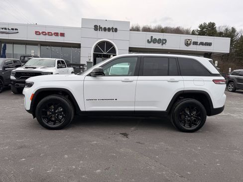 New 2026 Jeep Grand Cherokee Altitude AWD/4WD image 3