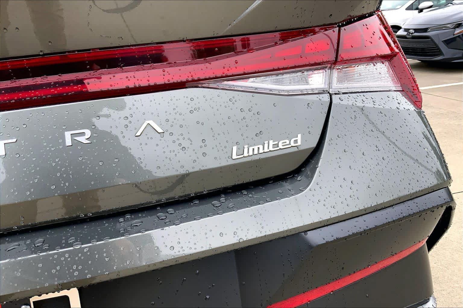 Used 2025 Hyundai Elantra Limited FWD image 10