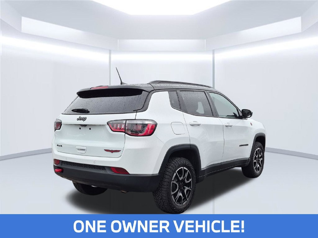 Used 2025 Jeep Compass Trailhawk AWD/4WD image 4