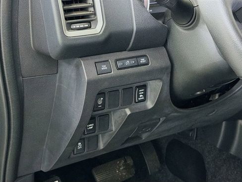 Used 2024 Nissan Frontier SV w/ SV Convenience Package image 11