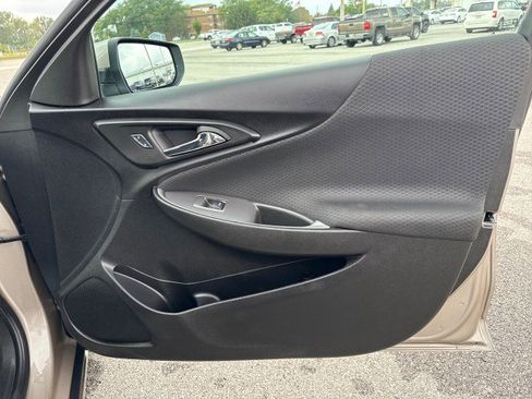 Used 2025 Chevrolet Malibu LT image 30