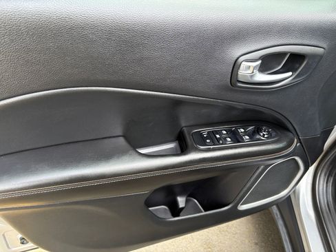 Used 2018 Jeep Compass Latitude w/ Popular Equipment Group image 14