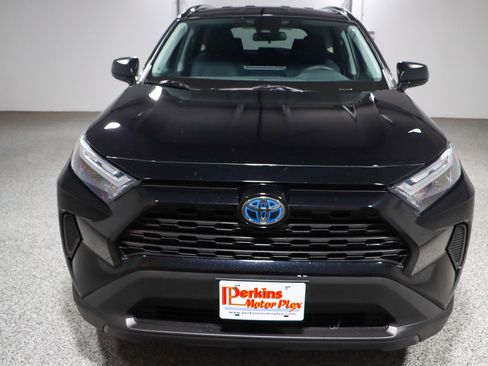 Used 2023 Toyota RAV4 LE AWD/4WD image 4