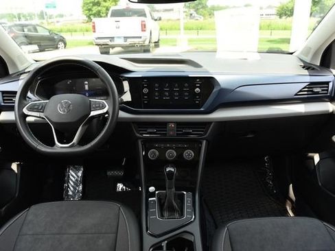 Certified 2023 Volkswagen Taos SE w/ Panoramic Sunroof Package FWD image 7