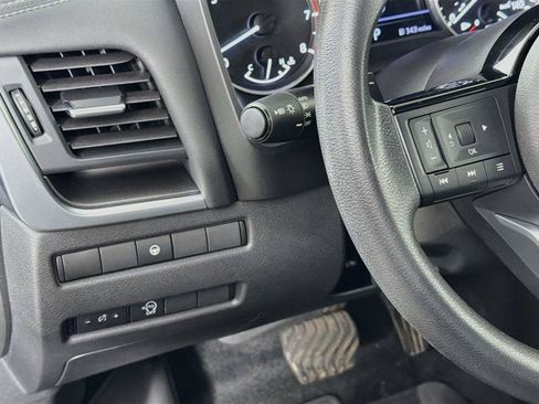 Used 2023 Nissan Rogue SV AWD/4WD image 17