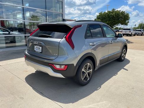 New 2026 Kia Niro EX FWD image 5
